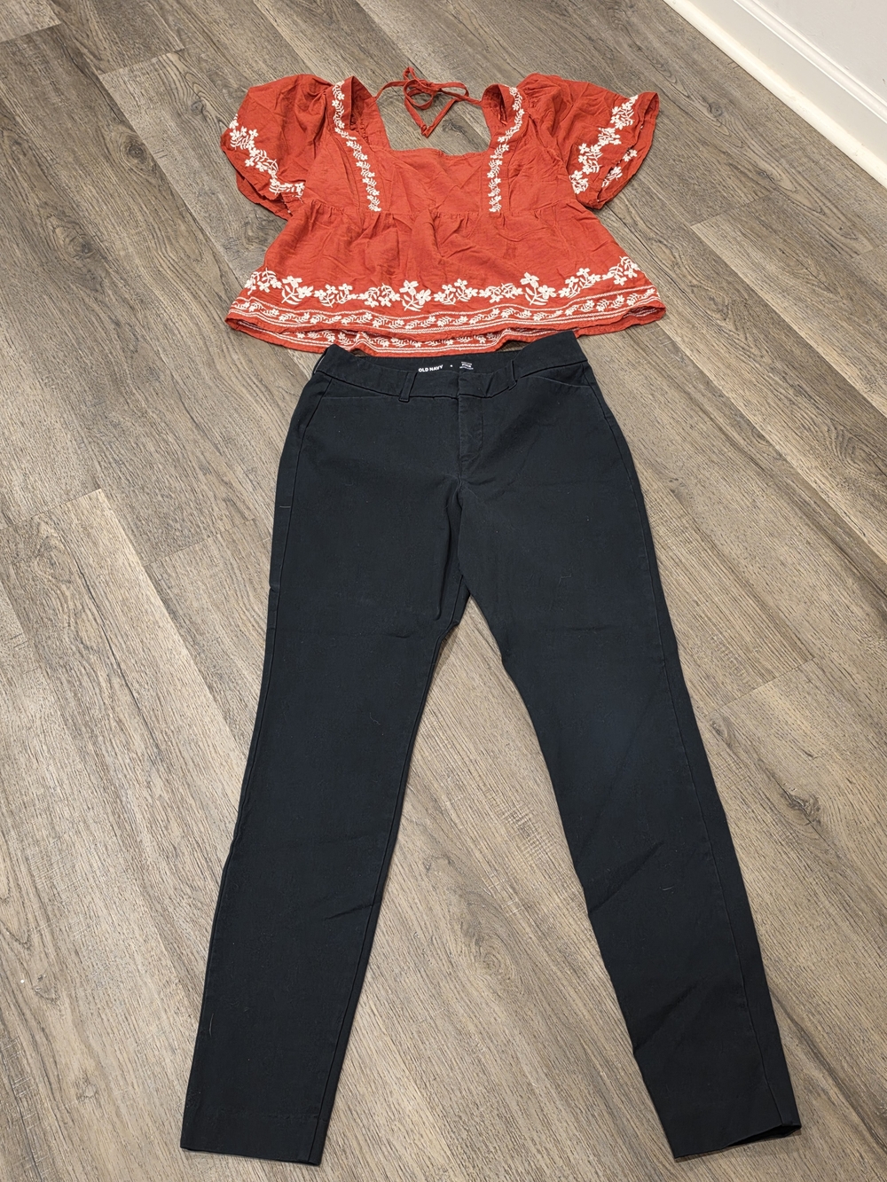 Old Navy Black Skinny Pants - Sleek Stretch Fit